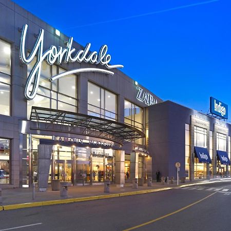 Beautiful Townhouse Near Yorkdale Mall, Wilson Subway Apartment โตรอนโต ภายนอก รูปภาพ