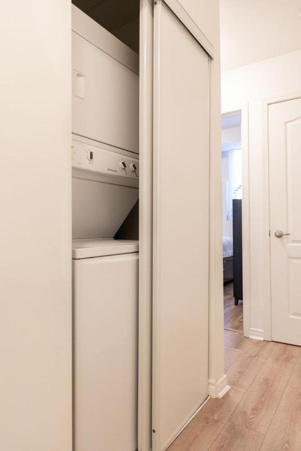 Beautiful Townhouse Near Yorkdale Mall, Wilson Subway Apartment โตรอนโต ภายนอก รูปภาพ