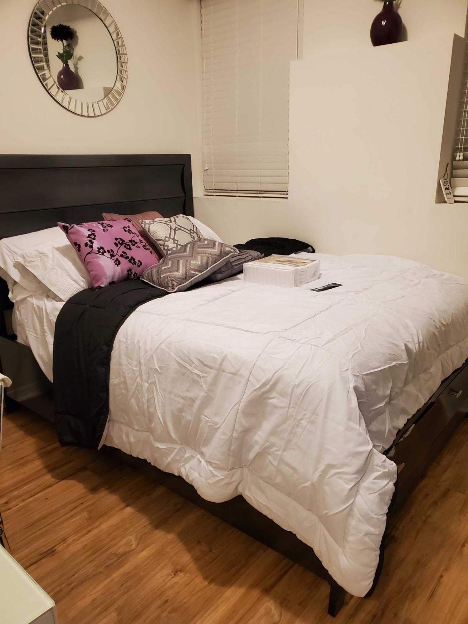 Beautiful Townhouse Near Yorkdale Mall, Wilson Subway Apartment โตรอนโต ภายนอก รูปภาพ