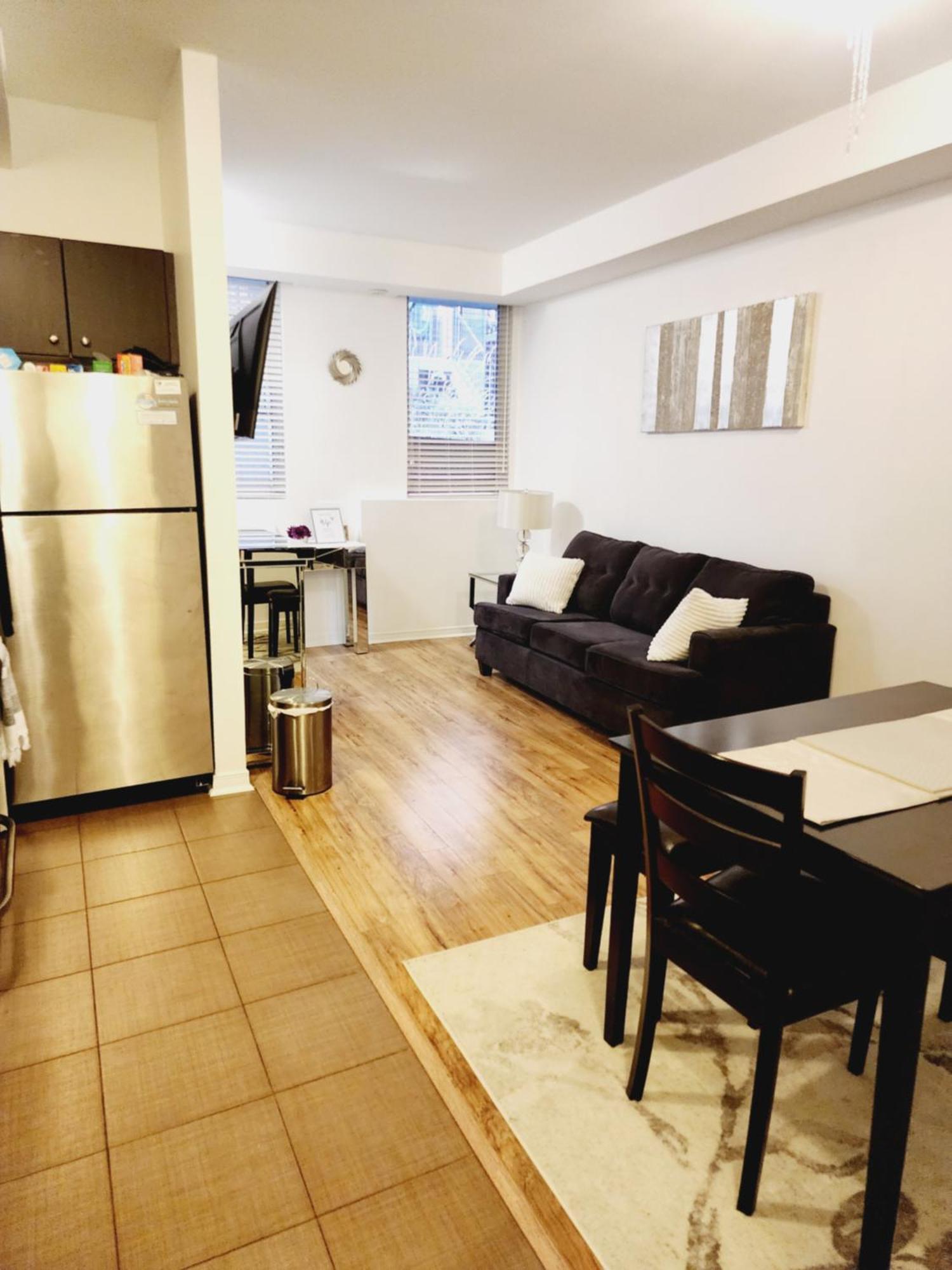 Beautiful Townhouse Near Yorkdale Mall, Wilson Subway Apartment โตรอนโต ภายนอก รูปภาพ