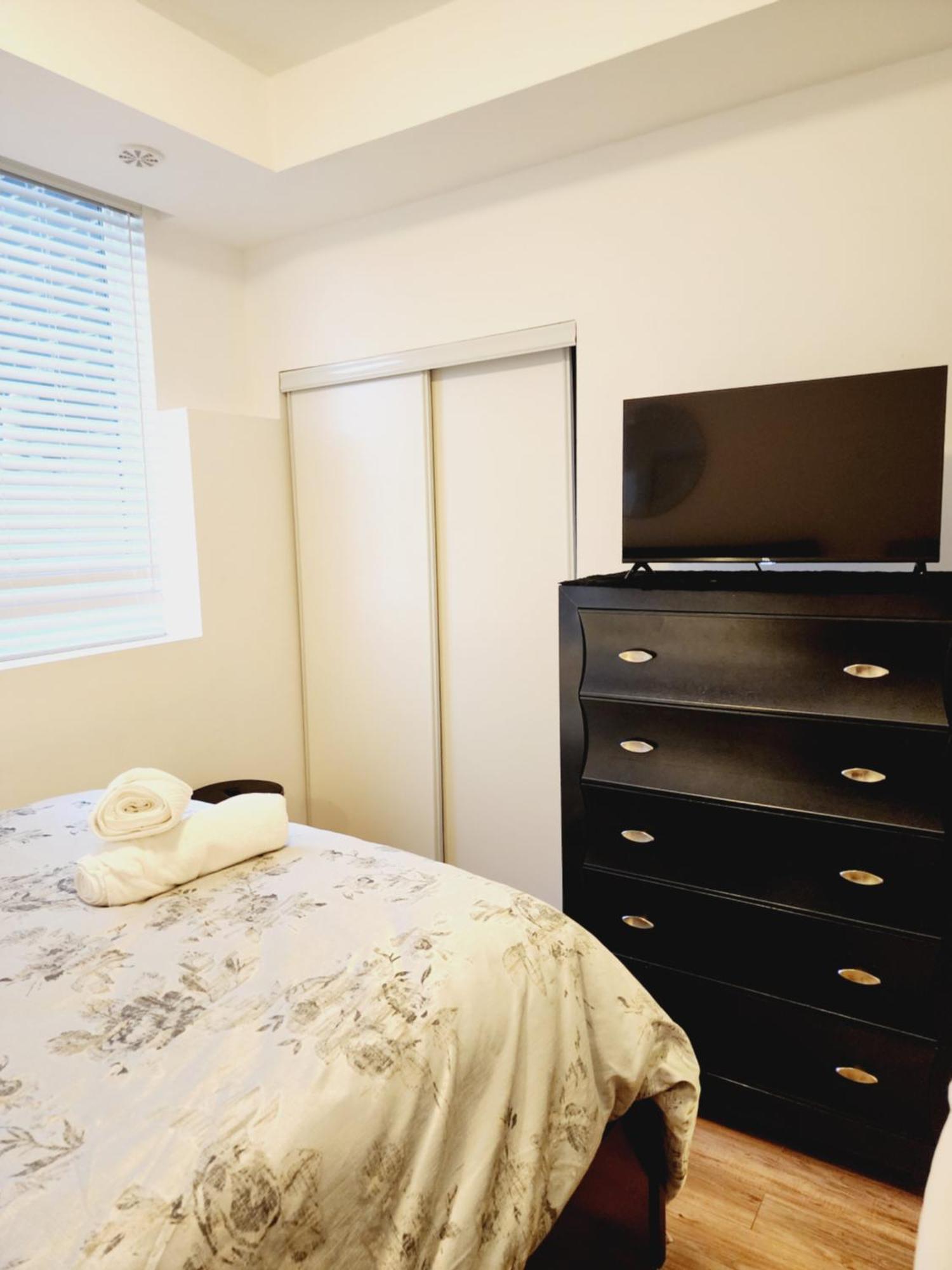 Beautiful Townhouse Near Yorkdale Mall, Wilson Subway Apartment โตรอนโต ภายนอก รูปภาพ