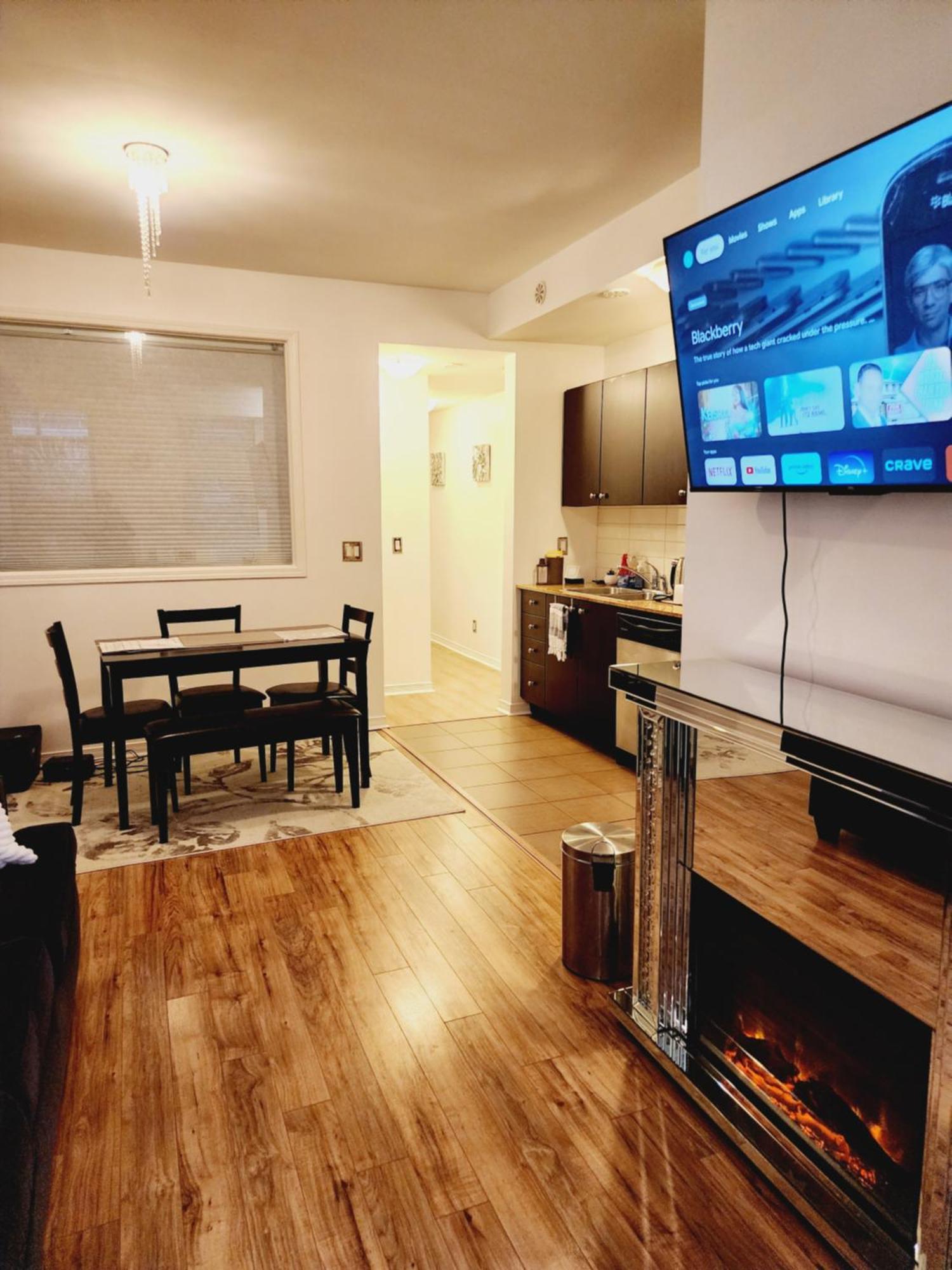 Beautiful Townhouse Near Yorkdale Mall, Wilson Subway Apartment โตรอนโต ภายนอก รูปภาพ